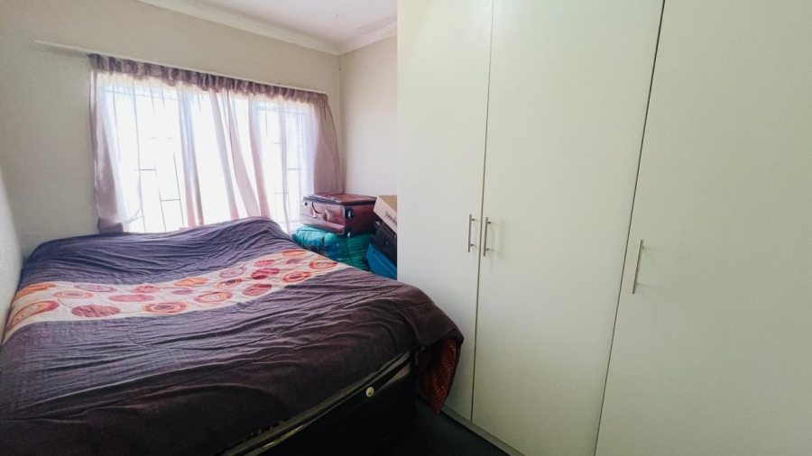 2 Bedroom Property for Sale in Kannoniers Park North West